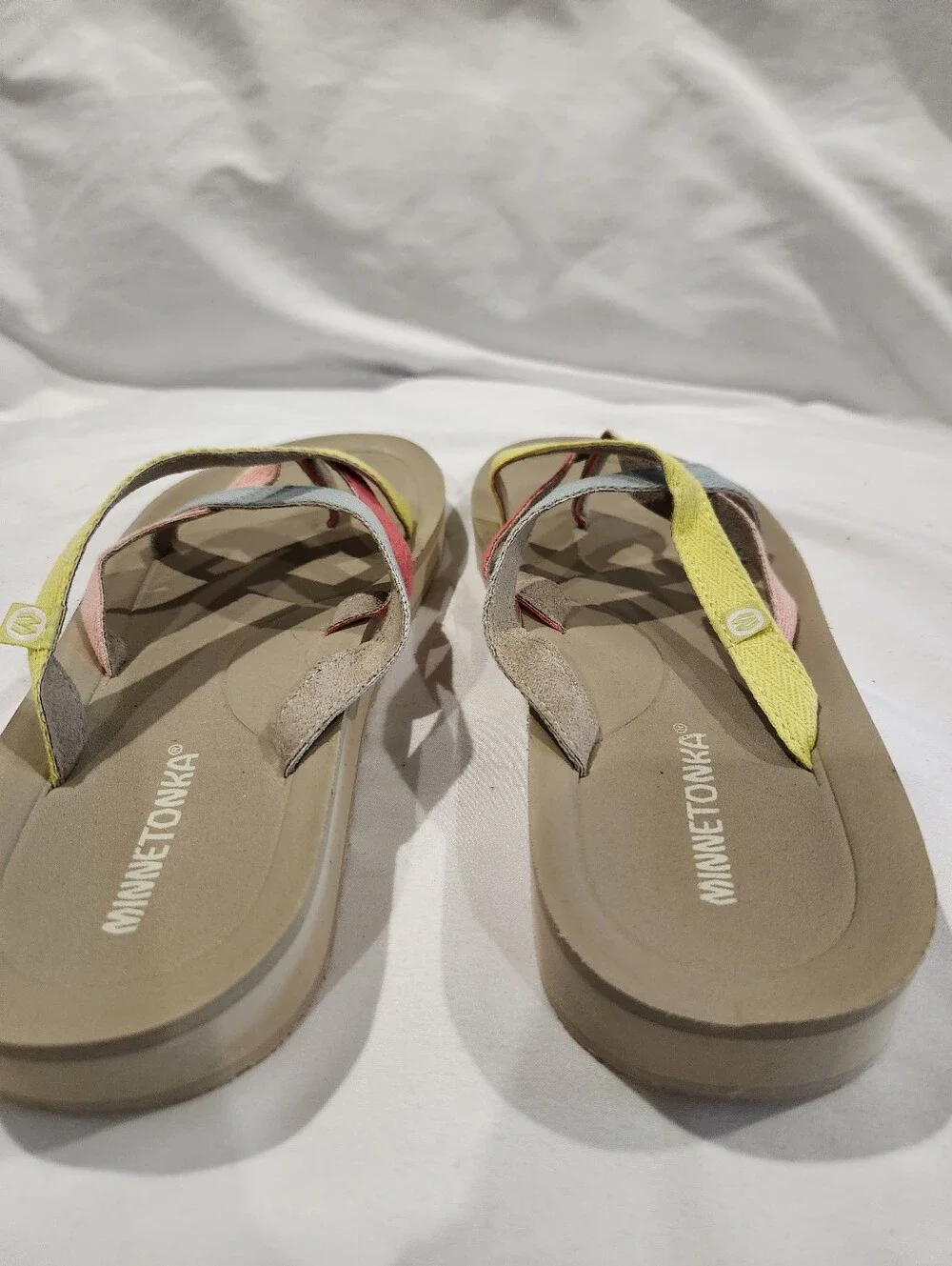 Minnetonka Hanna 2.0 Multicolor Crisscross Slide Size 8 NWOT
